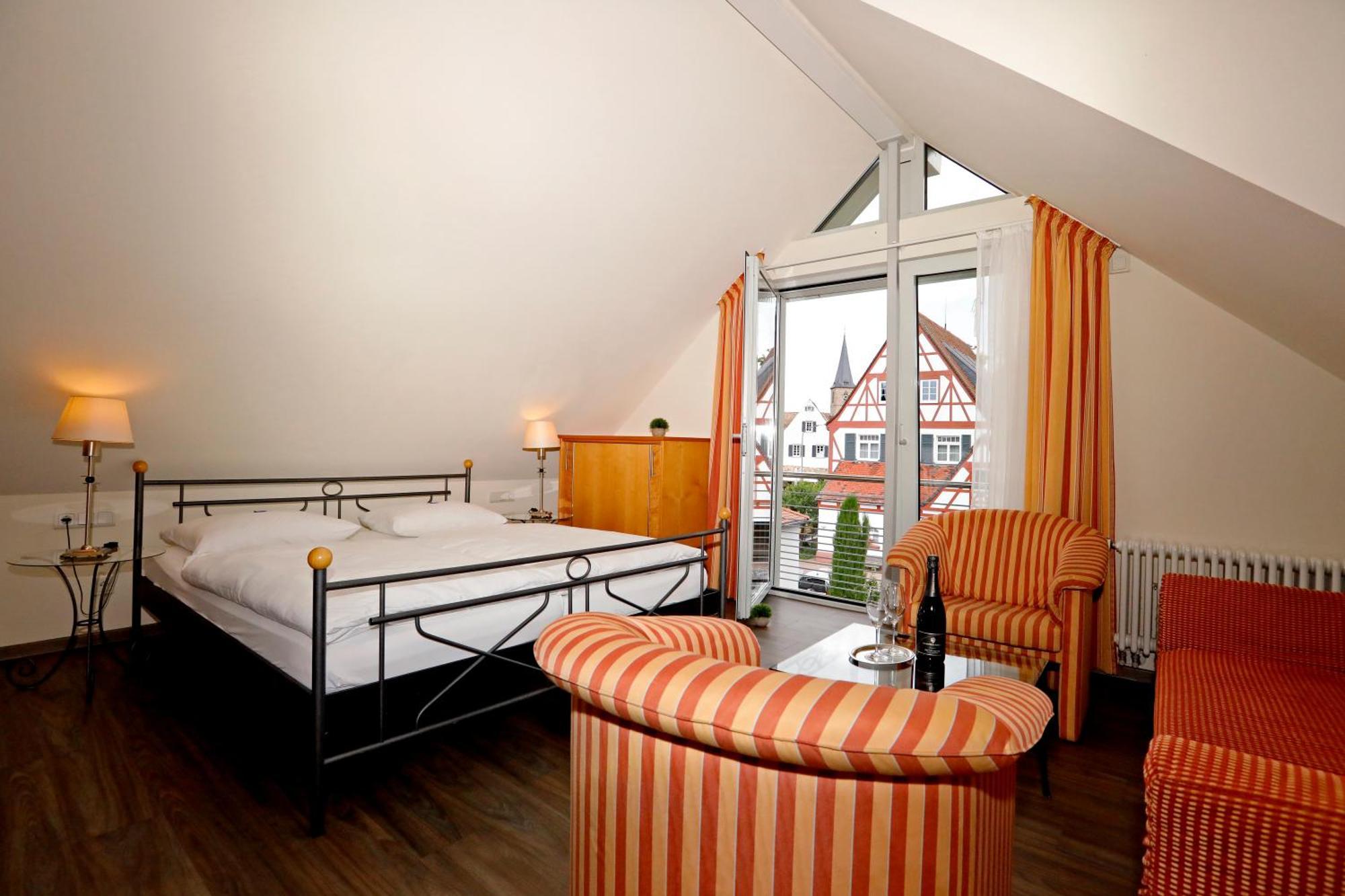 Landhotel Altes Wasserwerk Gbr ไฟรนส์ไฮม์ ภายนอก รูปภาพ