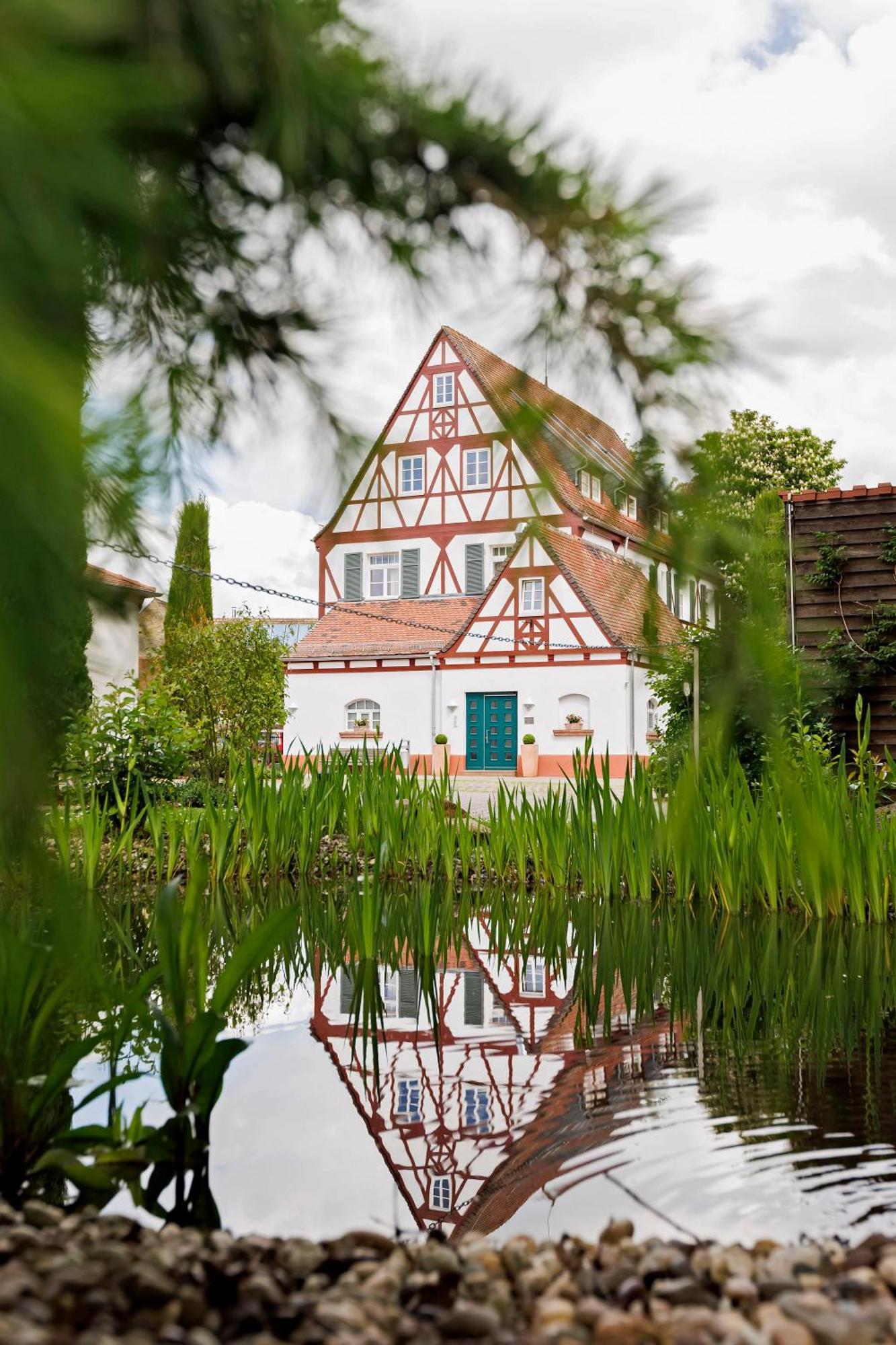 Landhotel Altes Wasserwerk Gbr ไฟรนส์ไฮม์ ภายนอก รูปภาพ
