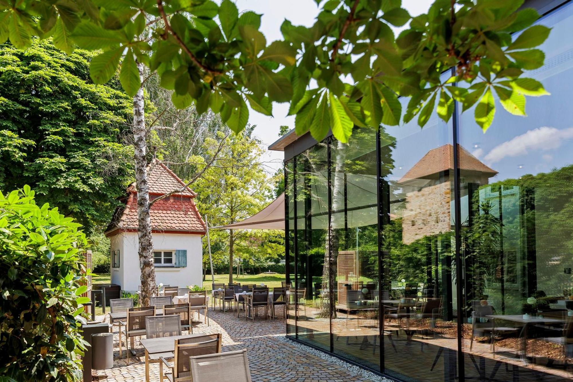 Landhotel Altes Wasserwerk Gbr ไฟรนส์ไฮม์ ภายนอก รูปภาพ