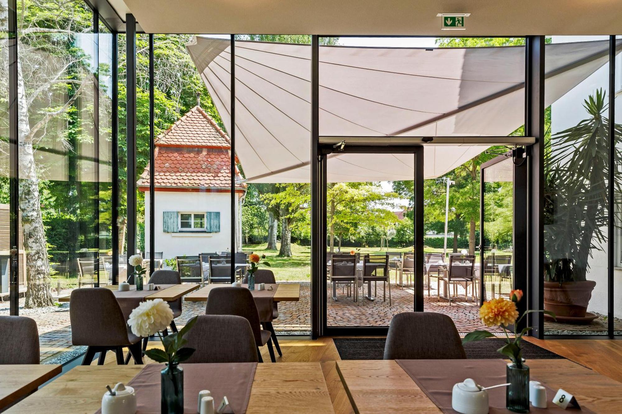 Landhotel Altes Wasserwerk Gbr ไฟรนส์ไฮม์ ภายนอก รูปภาพ